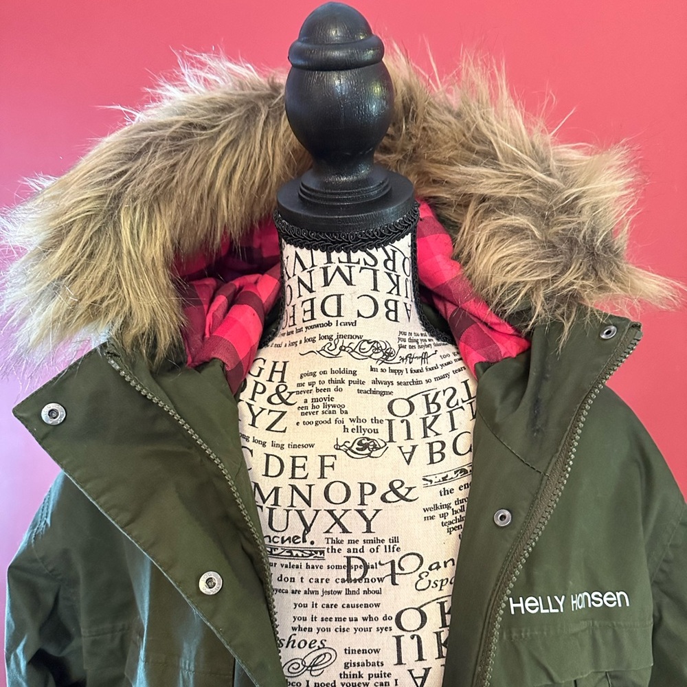 💚🩷NWOT Green and Pink Helly Hansen Coastline Parka, size XL.